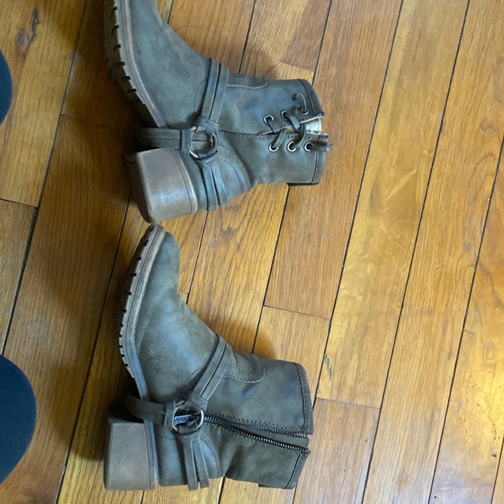 Roxy boots